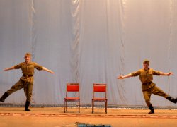Студенти Уманського НУС Максим Дубчак і Віталій Дєньгін подарували ветеранам танцювальну композицію "Всі танці разом"